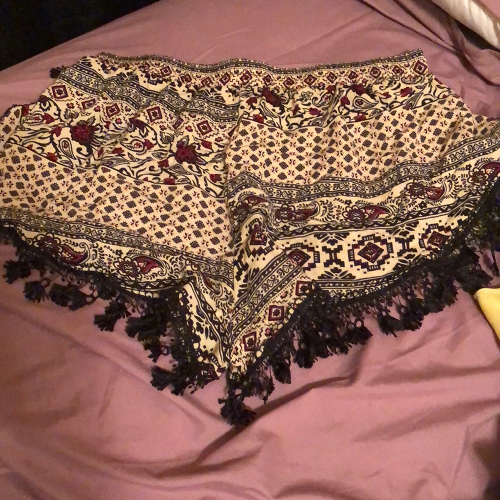 patterned shorts - Picture 3 of 3